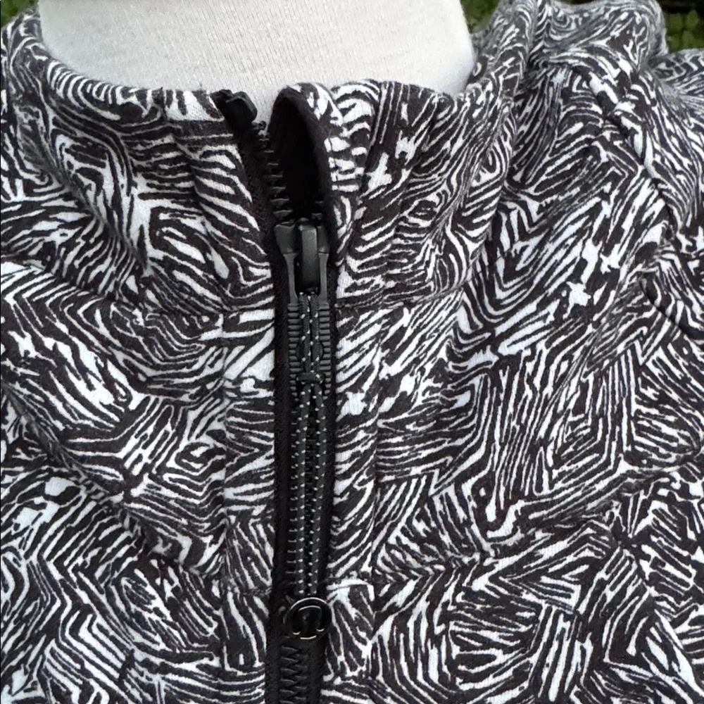 Lululemon Scuba Full-Zip Hoodie, Offbeat Alpine White Black, size 18
